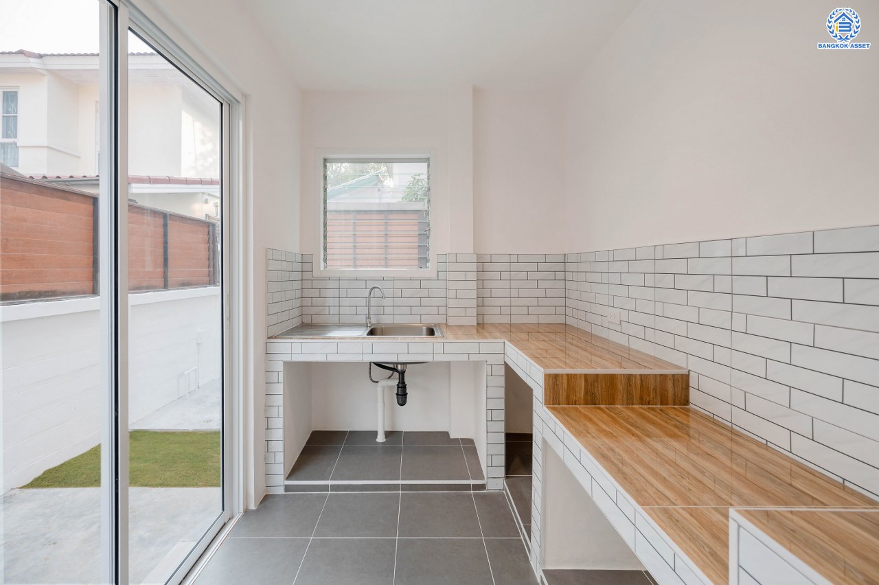 บ้านมือสองตกแต่งใหม่ โครงการ ชัยพฤกษ์ ติวานนท์-ราชพฤกษ์1 เนื้อที่ 56.3 ตร.ว. ฟังก์ชัน 3 ห้องนอน 2 ห้องน้ำ สภาพแวดล้อมดี บนทำเลศักยภาพ หน้าโครงการติดถนนใหญ่ เชื่อมต่อถนนราชพฤกษ์ ใกล้จุดขึ้นทางด่วน "ศรีสมาน" ใกล้ห้าง "เซ็นทรัล เวสต์เกต" และ "โรบินสัน ไลฟ์สไตล์ ศรีสมาน"...